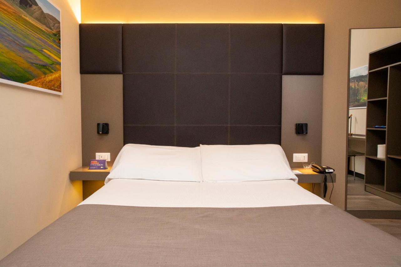 City Hotel & Suites 福利尼奥 外观 照片