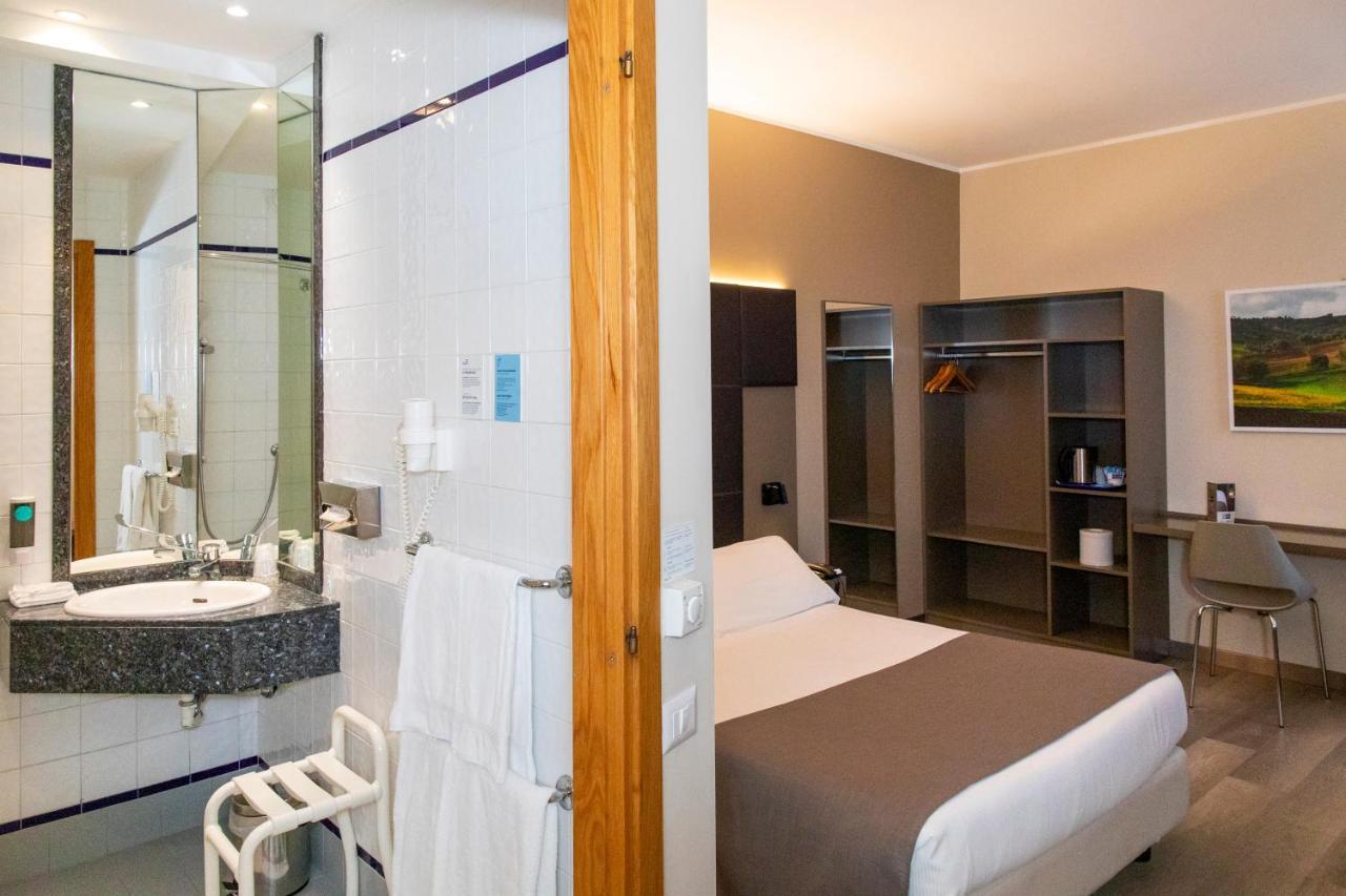 City Hotel & Suites 福利尼奥 外观 照片