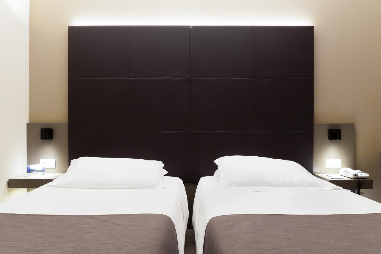 City Hotel & Suites 福利尼奥 外观 照片