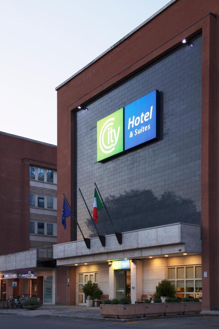 City Hotel & Suites 福利尼奥 外观 照片