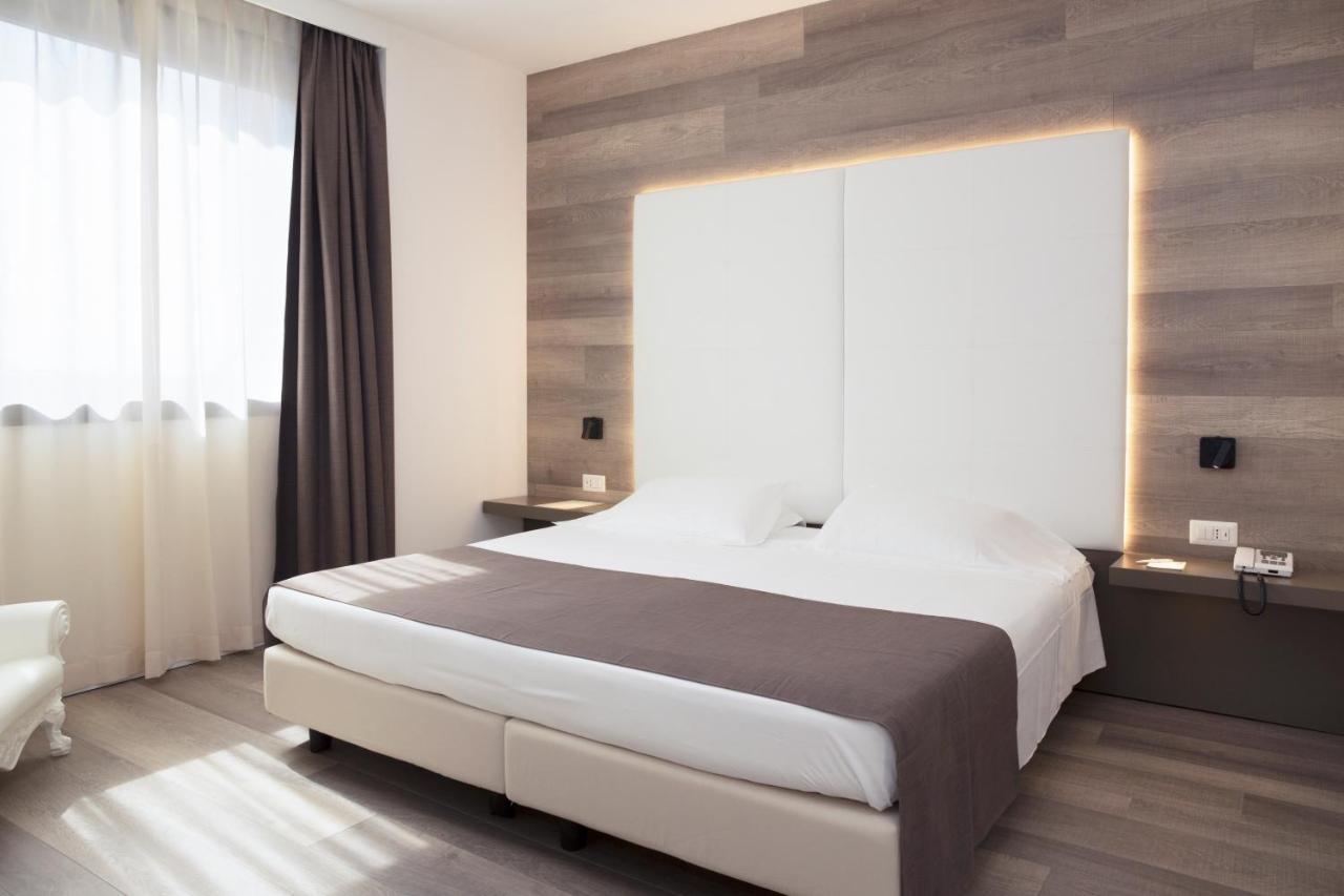 City Hotel & Suites 福利尼奥 外观 照片