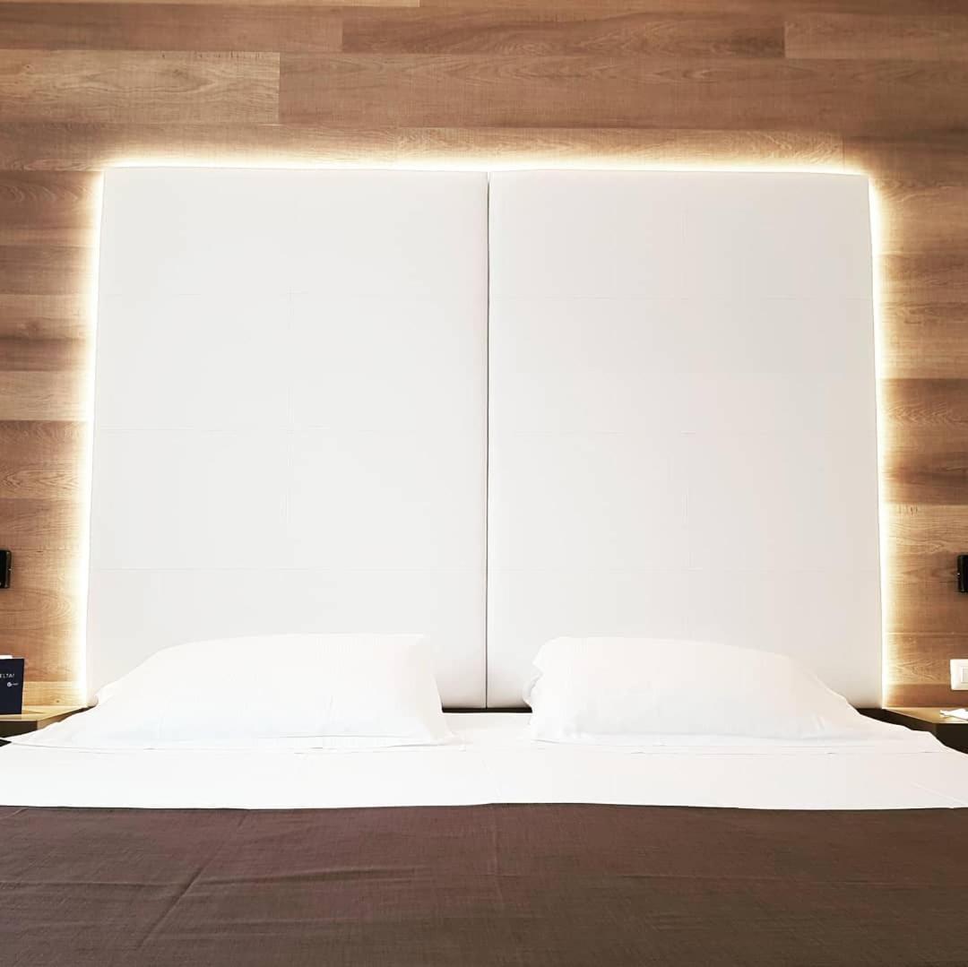 City Hotel & Suites 福利尼奥 外观 照片